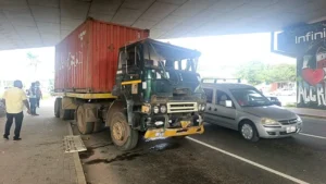 Police are investigating a multi-vehicle crash on Accra's Ring Road Central after a truck collided with several vehicles, injuring multiple people and disrupting traffic.