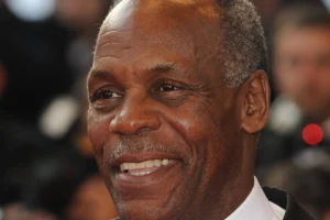 Actor Danny Glover has revealed he has been living with Alzheimer's disease for three years.